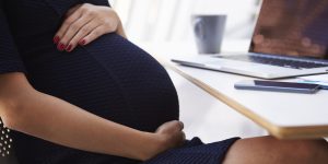Αξίωση μισθών υπερημερίας επί απόλυσης εγκύου