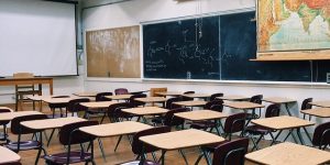 Δεν επιτρέπονται περικοπές μισθών σε εκπαιδευτικούς ελληνικών σχολείων στο εξωτερικό