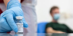 ΗΠΑ: Στις πρώτες λίστες τα νομικά επαγγέλματα για το εμβόλιο
