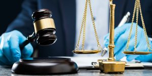 Δικαστής - αρνητής της πανδημίας διώκεται για κακοδικία