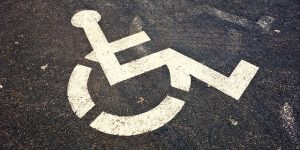 Παγκόσμια Ημέρα Ατόμων με Αναπηρία: Η ιστορία μιας κωφής δικηγόρου